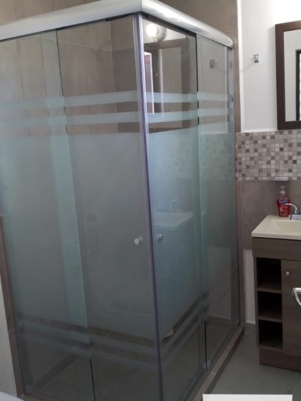 cancel-de-bano-glass-light-en-escuadra- (4)